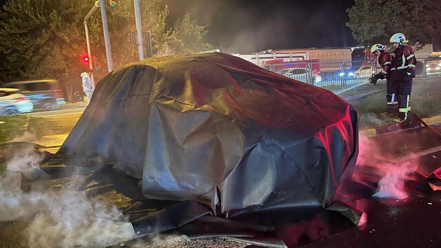 Elektrikli araç yangınlarına karşı Aydın itfaiyesinden özel donanım
İtfaiye ekiplerinden Tesla yangınında battaniyeli ve termal takipli müdahale