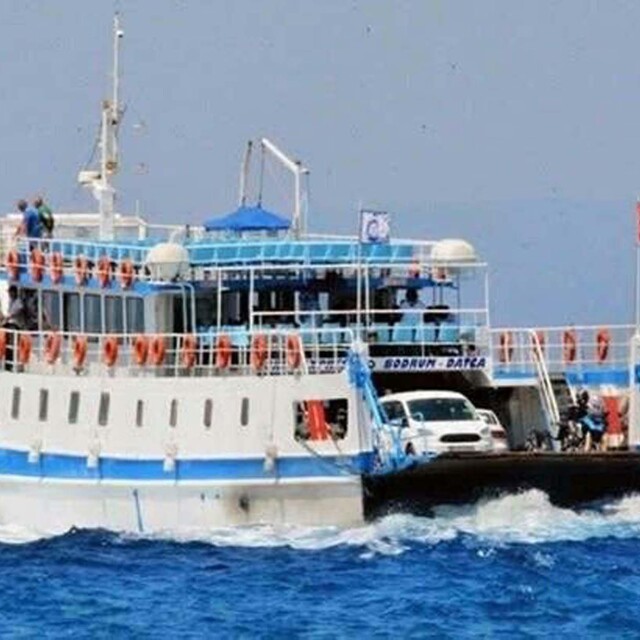 Bodrum'da feribot seferlerine fırtına engeli