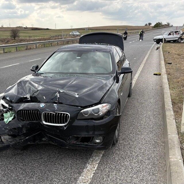 Babaeski'de iki otomobil çarpıştı: 1 yaralı