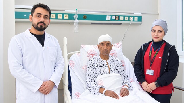 Şanlıurfa'da 60 yaşındaki kadının beynindeki kitle ameliyatla çıkartıldı