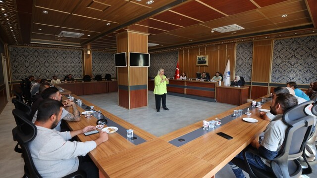 Yunusemre'de temizlik ekiplerine çevre bilinci eğitimi