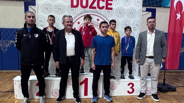 Düzce'de karate şampiyonasında 185 sporcu tatamiye çıktı