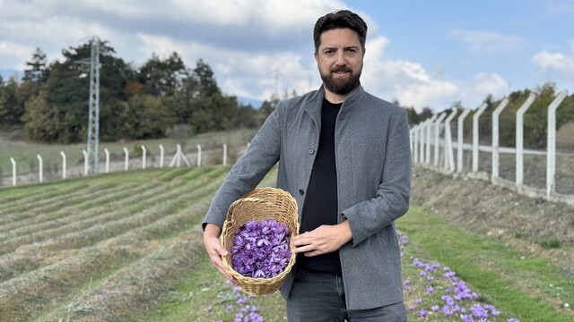 İtalya'da analiz ettirdiği safranıyla yurt dışından da talep görüyor
Devlet desteğiyle başladı, gramını bin 450 liradan satıyor