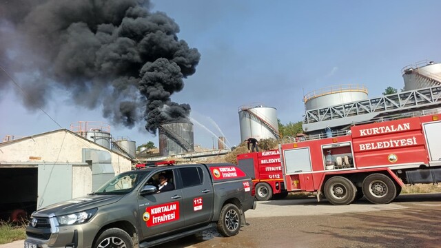 Siirt'te petrol sahasında yangın: Söndürme çalışmalarına TOMA da katıldı