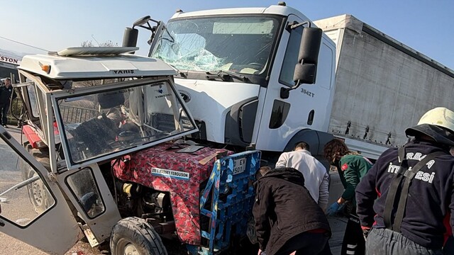 Tokat'ta tır traktörle çarpıştı: 2 ölü, 1 yaralı