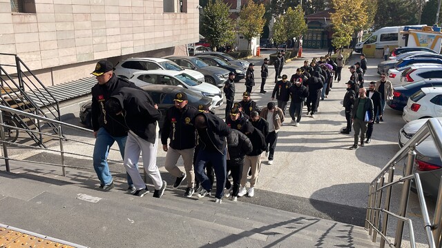 Eskişehir merkezli fuhuş operasyonunda 19 şüpheli yakalandı