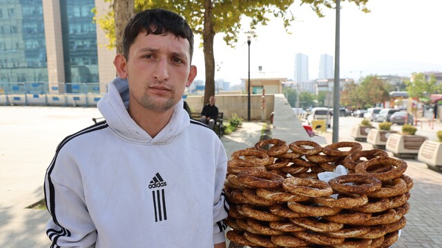 Simit tezgahına not bırakıp KPSS sınavına giren genç: "Aldığı ücreti fazlasıyla içerisine bırakmışlardı"