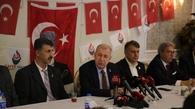 Zafer Partisi Genel Başkanı Özdağ, Aydın'da basın mensuplarıyla buluştu