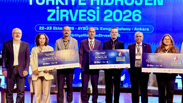 Başkan Özdemir Türkiye Hidrojen Zirvesi'nde Niğde'nin yeşil enerji modelini anlattı