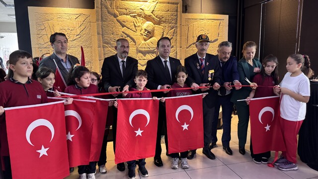 Zonguldak'ta ortaokul öğrencilerinin emeğiyle hazırlanan 18 Mart Çanakkale Zaferi rölyefinin açılışı yapıldı