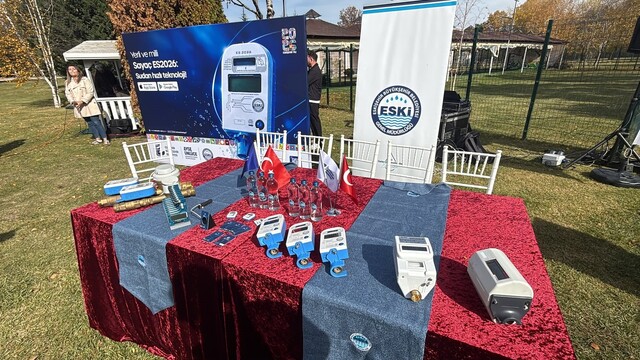 Eskişehir'de sumatiğe giderek karta bakiye yükleme dönemi sona eriyor
ESKİ, 'ES2026 Yeni Nesil Sayaç ve Online Ödeme Sistemi'ni hayata geçirdi.
Eskişehir Büyükşehir Belediye Başkanı Ayşe Ünlüce;
"Emeği geçen tüm çalışma arkadaşlarımın emeğine, yüreğine sağlık"