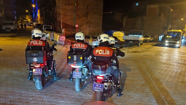 Edremit'te polisten suçlulara geçit yok: 39 aranan şahıs yakalandı