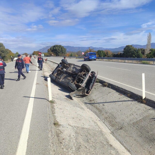Burdur'da iki otomobil çarpıştı: 2 yaralı