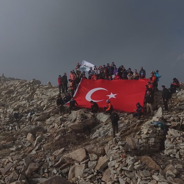 Bingöl Valisi Çelik ve protokolün katılımıyla Sülbüs Dağı'nın zirvesinde Cu...