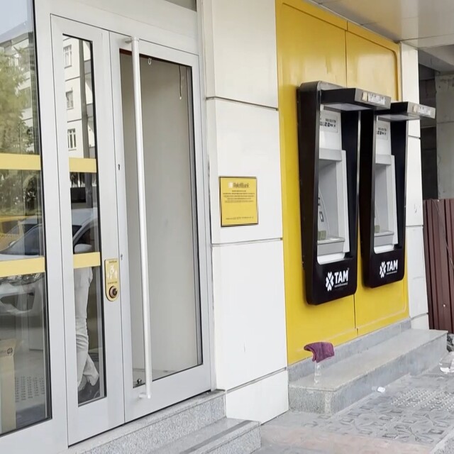 Kamu bankasına soygun girişimi: Hırsız gece saatlerinde camı kırıp bankaya...
