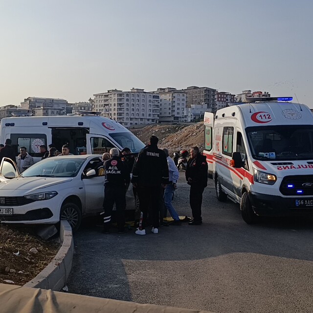 Siirt'te otomobil ile motosikletin çarpıştığı kazada 2 kişi yaralandı