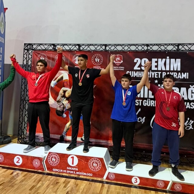 Lüleburgazlı Ersan Efe Özkan Sakarya'da şampiyon oldu