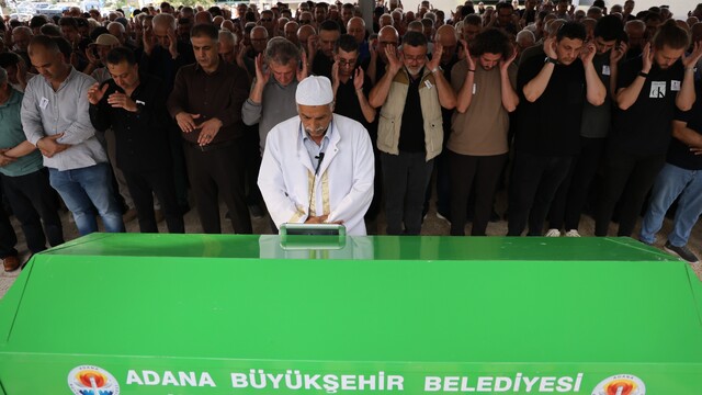 Tekne kazasında hayatını kaybeden doktor, gözyaşlarıyla toprağa verildi