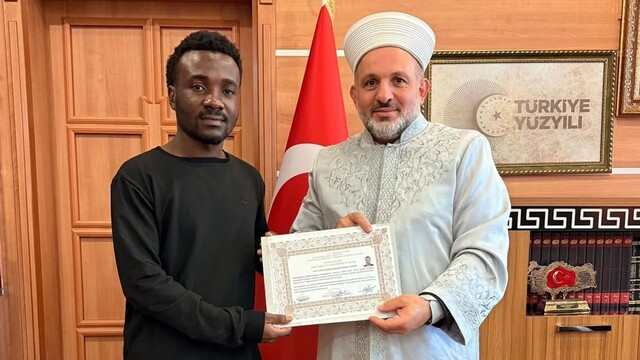 Bolu'da Kongolu üniversite öğrencisi Müslüman oldu, Osman ismini aldı