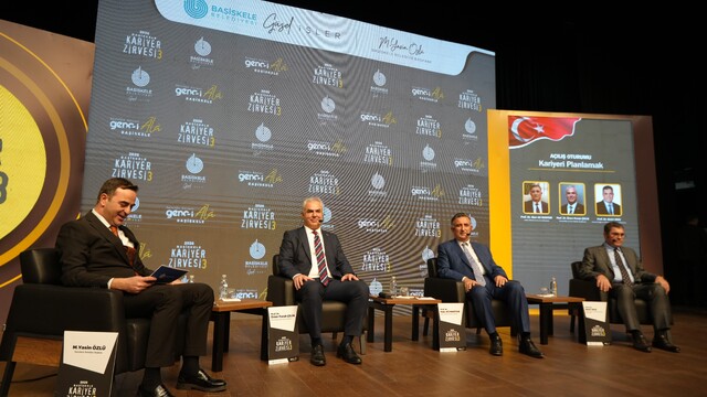 Gençlere kariyer yolculuğunda yol gösterecek zirve
Gençler soruyor, deneyimli isimler kariyer yolculuğunu anlatıyor