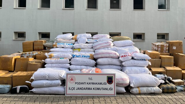 Adana'da iki tırda 6 ton kaçak tütün ele geçirildi