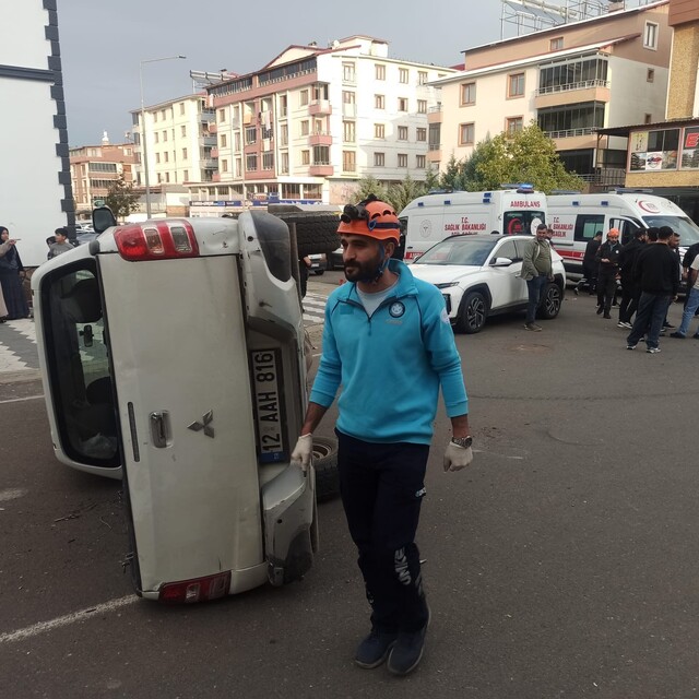 Bingöl'de otomobil ile pikap çarpıştı: 2 yaralı