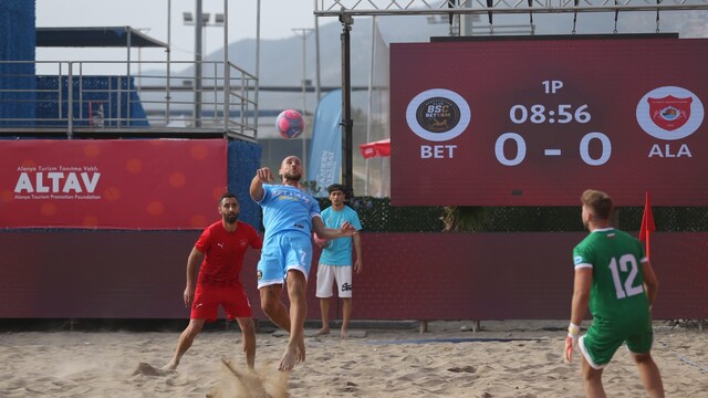 Alanya Belediyespor, Plaj Futbolu Dünya Kulüpler Şampiyonasına galibiyetle başladı
Alanya Belediyespor, Bulgaristan Temsilcisi BSC BetVam'ı 5-4 yendi