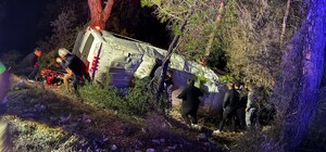 Minibüs şarampole devrildi: 15 yaralı