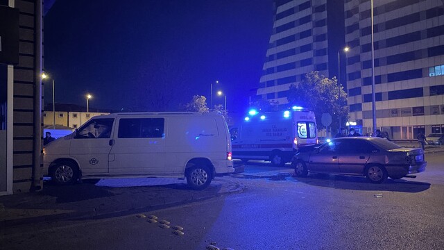 Kayseri'de otomobil ile minibüsün çarpıştığı kazada 2 kişi yaralandı
