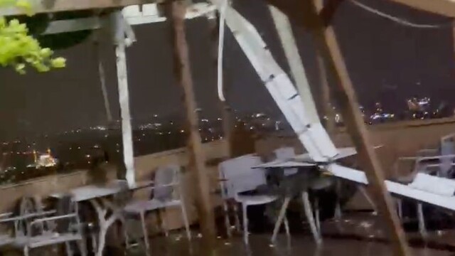 Antalya'da 4 kişinin ölümüne sebep olan hortum, önce seyir terasını yerle bir etmiş
Hortum anları ve personelin panik anları cep telefonu kamerasına yansıdı