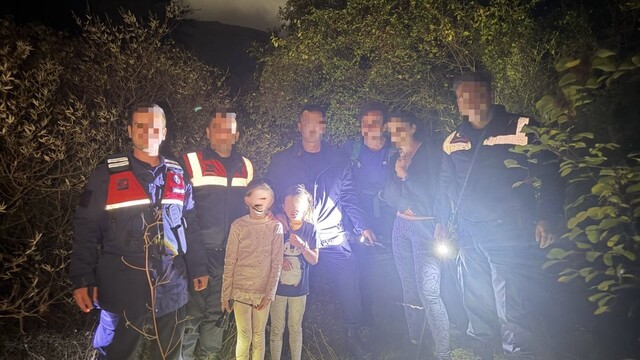Kuşadası'nda kaybolan aileyi jandarma ekipleri kurtardı