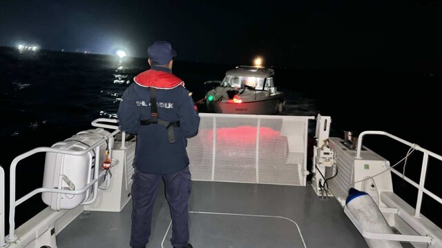 Didim açıklarında sürüklenen teknedeki 3 kişi kurtarıldı
