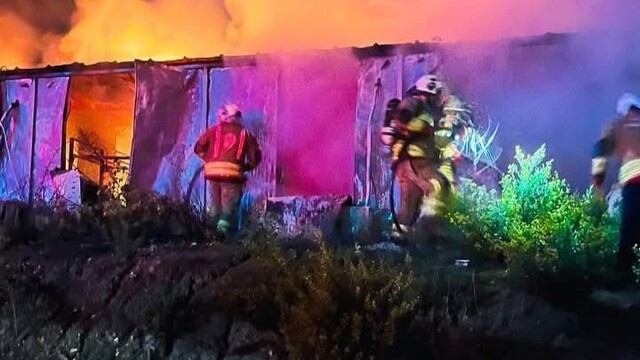 Antakya'da konteynerler alevlere teslim oldu