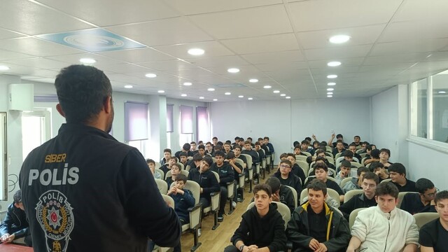 Bilecik'te okul saldırıları ve siber zorbalık ele alındı