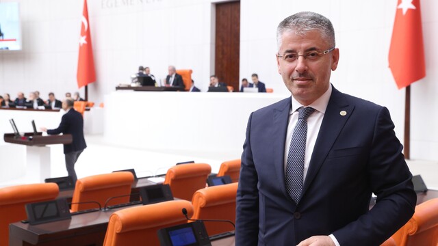 Çopuroğlu'ndan 'fon' açıklaması: "Devletin değirmeni yavaş döner ama ince öğütür"
AK Parti Kayseri Milletvekili Şaban Çopuroğlu:
"Terör, Türkiye'nin 42 yıldır kanayan yarası"
"Vali Gökmen Çiçek, Kayseri'yle özdeşleşmiş bir isimdir"