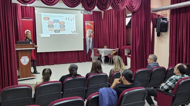Kırklareli'nde TÜBİTAK 4006 Bilim Fuarları Bilgilendirme Toplantısı düzenlendi
