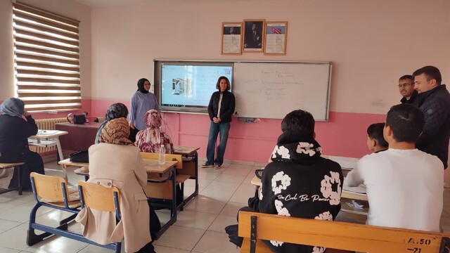Altıntaş'ta Açık Öğretim İmam Hatip Lisesi kurslarına ziyaret