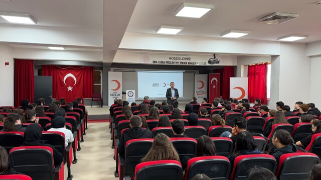 Lise öğrencilerine ilk yardım eğitimi verildi