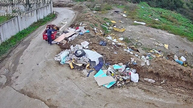 Çevreyi kirleten şahıs kameralardan tespit edildi
Gözümüz üstünüzde, kameralar 24 saat kayıtta
Zabıta kameradan tespit etti, ceza kesildi
