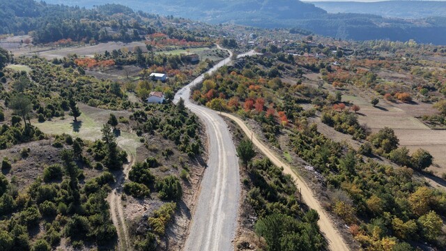Keles'in üç mahallesinde yol mesaisi