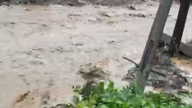 Karacabey'de dere taştı, ekipler bölgede çalışma başlattı