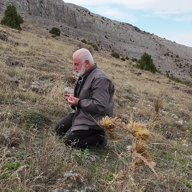 Yıllar önceki nasihati unutmadı, 2 bin 270 rakımda ezan okuyup namaz kıldı