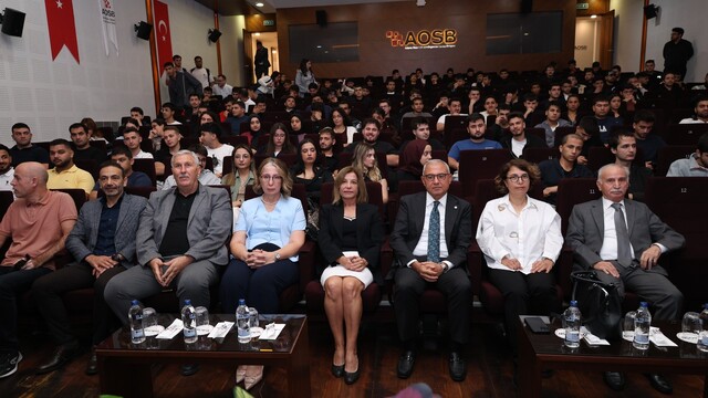 Öğrenciler, sanayi sektörü ve kariyer fırsatları hakkında bilgilendirildi