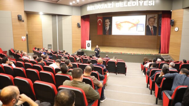 Melikgazi Belediyesi personeline 'Afet Farkındalık Eğitimi'