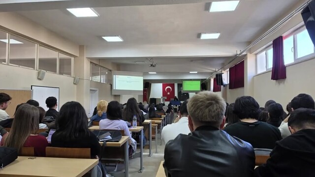Gediz'de üniversite öğrencilerine güvenli ilişkiler eğitimi