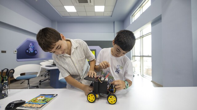 Mersinli öğrenciler robotik kodlama yarışmalarında derece elde etti