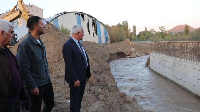 Oltu'da yeni köprülerin yapımına başlandı
