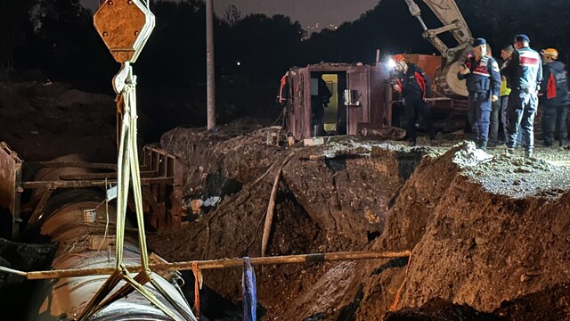 Gece saatlerinde göçük altında kalan işçi kurtarıldı