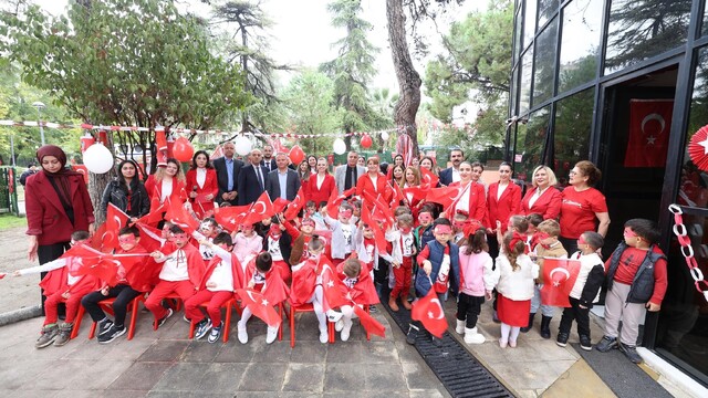 Şehzadeler'de miniklerden cumhuriyet coşkusu
