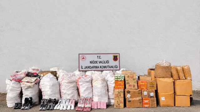Niğde'de kargo aracından kaçak ürün çıktı